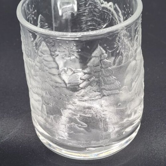 Set of 4 Vintage Luminarc Glass Mugs Christmas One Horse Open Sleigh - Picture 6 of 8